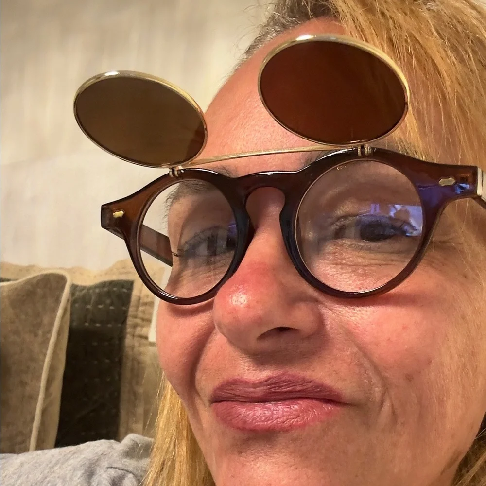 UNISEX Stylish Round Sunglasses with Gold Accents - Picture 5 of 11